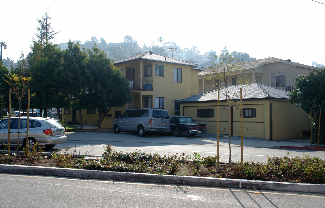 1150 E Chevy Chase Dr in Glendale, CA - Building Photo