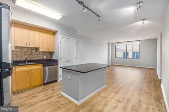 440 L St NW, Unit 906 in Washington, DC - Building Photo - Building Photo