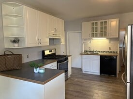 10-12 Rockdale Ave in Lowell, MA - Building Photo