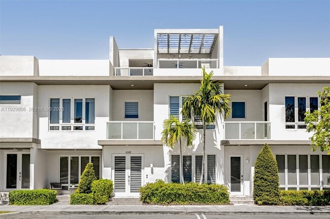 6308 NW 104th Path in Medley, FL - Building Photo - Building Photo