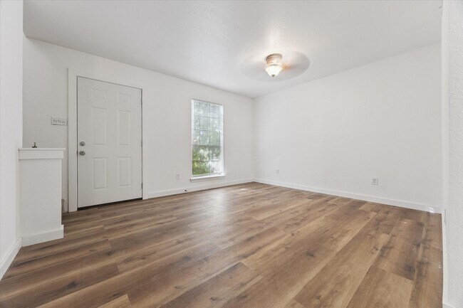 1936 Upland Dr in Houston, TX - Building Photo - Building Photo