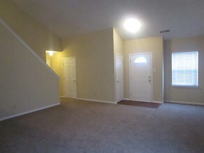 2823 Everbloom Pl in Indianapolis, IN - Foto de edificio - Building Photo