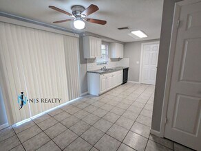 8653 Spanish Moss Dr in Port Richey, FL - Building Photo - Building Photo