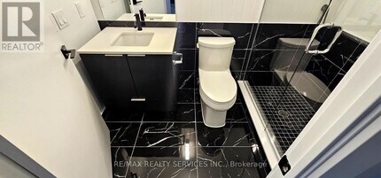 327 King St W in Toronto, ON - Building Photo - Building Photo