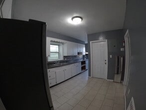 61 Poplar St, Unit 2 in Yonkers, NY - Building Photo - Building Photo