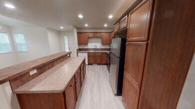 38796 Cascadia Village Dr in Sandy, OR - Building Photo - Building Photo