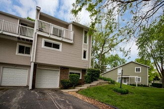 1101 Sausalito Ct in Bartlett, IL - Building Photo - Building Photo