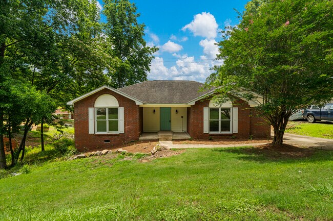 4658 Thoroughbred Ln in Columbus, GA - Building Photo - Building Photo