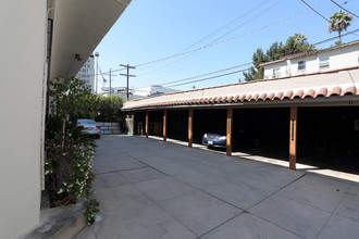 655 S Dunsmuir Ave in Los Angeles, CA - Building Photo - Building Photo