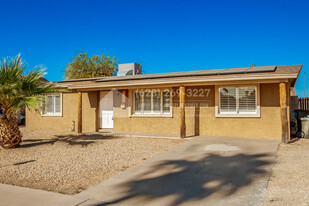 3402 W Villa Rita Dr in Phoenix, AZ - Foto de edificio - Building Photo