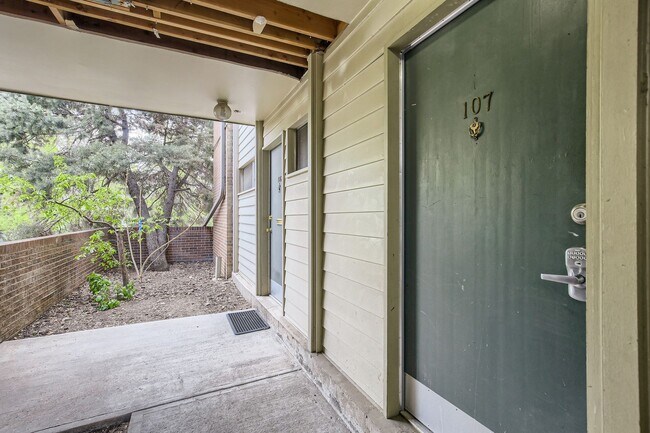 1842 Canyon Blvd in Boulder, CO - Building Photo - Building Photo