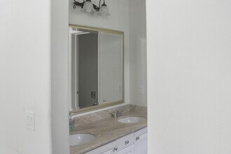 2480 E Villa St in Pasadena, CA - Building Photo - Building Photo