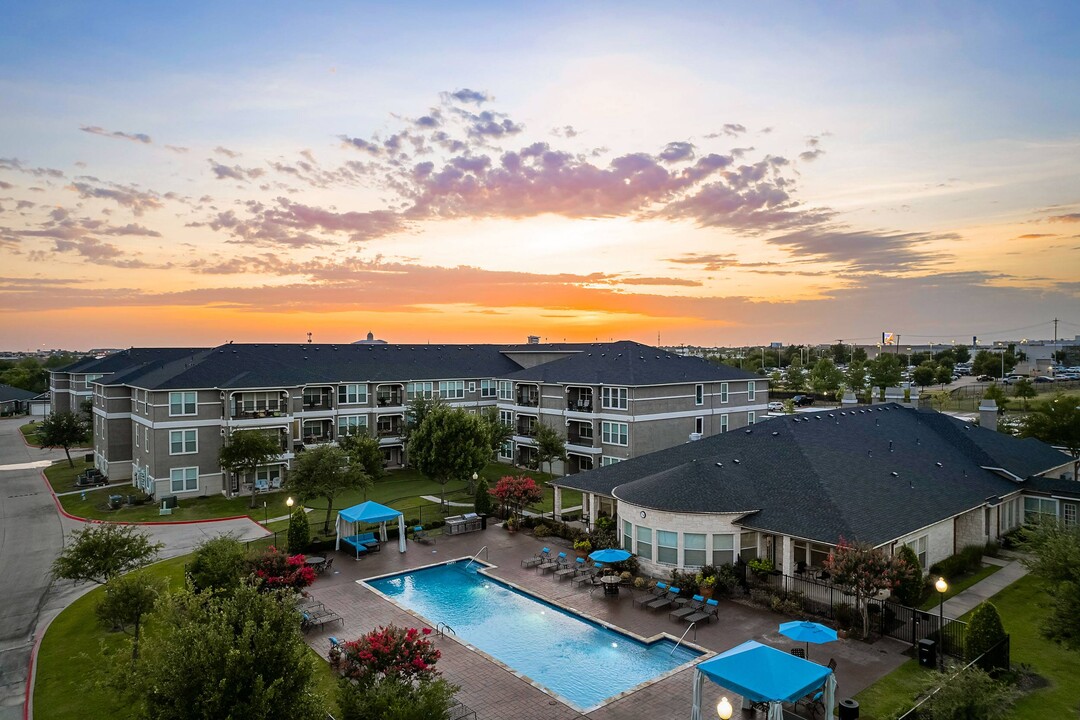 Marquis Rockwall in Rockwall, TX - Building Photo