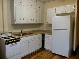 24 Main St S, Unit #1 in Hutchinson, MN - Building Photo