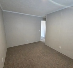 213 Birch Ln in Columbus, MI - Foto de edificio - Building Photo