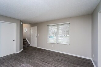 6514 Hunters Creek Blvd in Louisville, KY - Building Photo - Building Photo