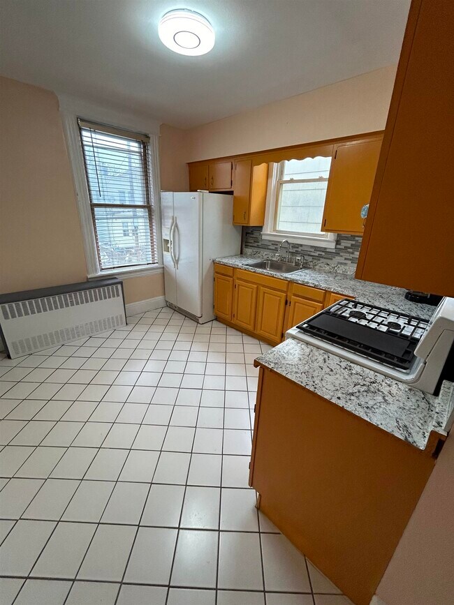 364 Woodlawn Ave in Jersey City, NJ - Building Photo - Building Photo