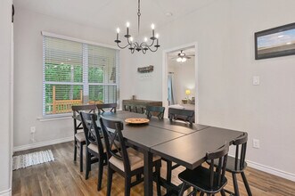 3824 Springfield Dr in College Station, TX - Foto de edificio - Building Photo