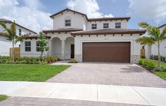 2351 SE 27th Dr in Homestead, FL - Building Photo - Building Photo
