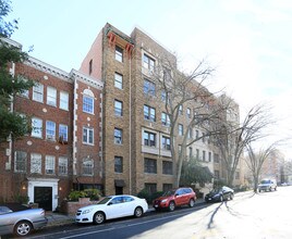 2707 Adams Mill Rd NW in Washington, DC - Foto de edificio - Building Photo