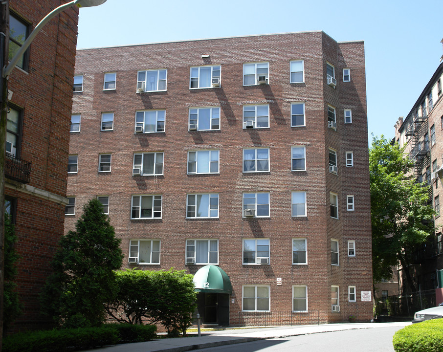 12 Westchester Ave in White Plains, NY - Building Photo