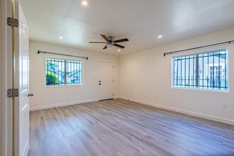 603 W 49th St in Los Angeles, CA - Building Photo - Building Photo