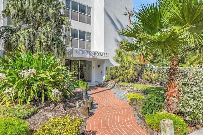 17800 Atlantic Blvd, Unit 409 in Sunny Isles Beach, FL - Foto de edificio - Building Photo