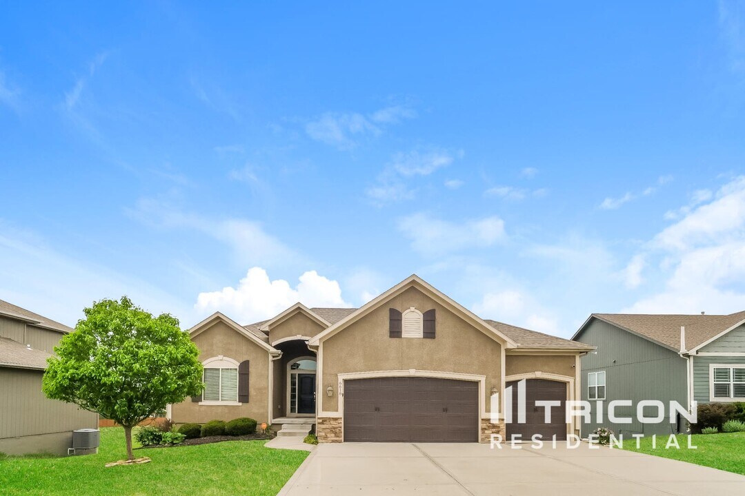 6618 NW 104th Terrace in Kansas City, MO - Building Photo