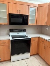 8335 SW 72nd Ave in Miami, FL - Building Photo - Building Photo