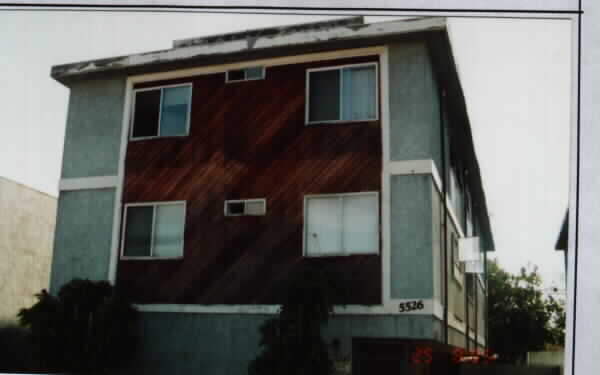 5526 Atlantic Ave in Long Beach, CA - Foto de edificio