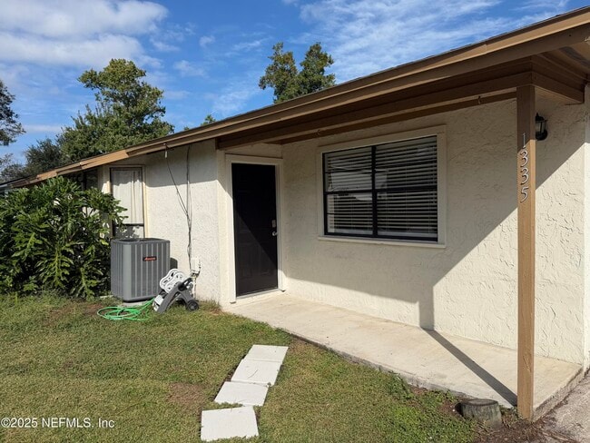 1335 Violet St in Atlantic Beach, FL - Building Photo - Building Photo