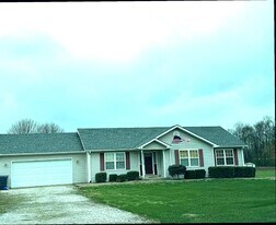 2009 Bacon Creek Rd in Elizabethtown, KY - Building Photo