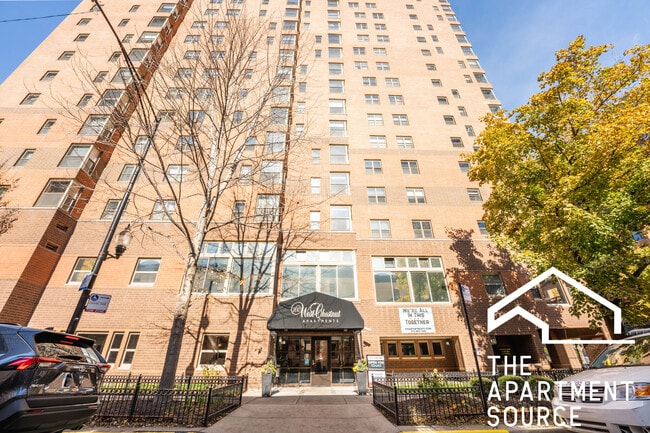 100 W Chestnut St in Chicago, IL - Building Photo - Building Photo
