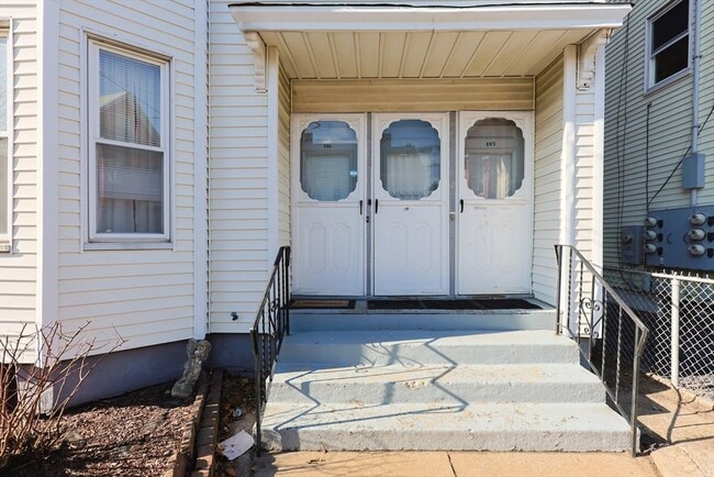 19 Linden St in Somerville, MA - Building Photo - Building Photo