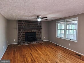 109 Buckeye Ct in Sterling, VA - Building Photo - Building Photo