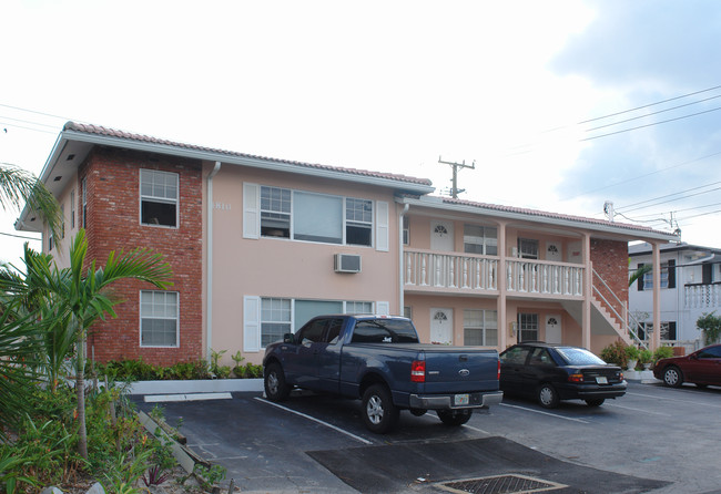 1810 NE 56th St in Fort Lauderdale, FL - Foto de edificio - Building Photo