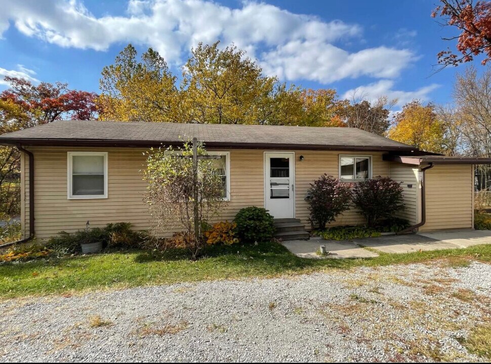 7012 W 138th Ln in Cedar Lake, IN - Building Photo