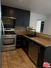 5530 Owensmouth Ave in Los Angeles, CA - Building Photo - Building Photo