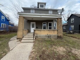 937 Oakdale St SE in Grand Rapids, MI - Building Photo