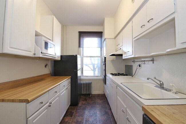 704 Washington St in Hoboken, NJ - Building Photo - Building Photo