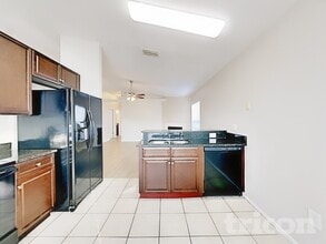 7227 Edgewater Shores Ct in Orlando, FL - Foto de edificio - Building Photo