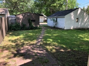 805 S 9th St in Grand Forks, ND - Building Photo - Building Photo