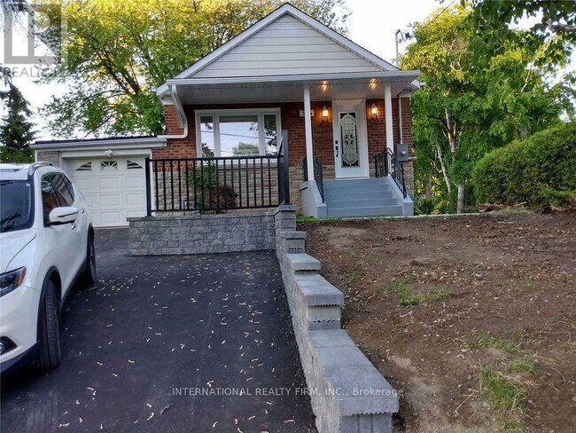 5 Aylesford Dr in Toronto, ON - Building Photo - Building Photo