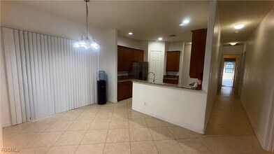 616 Columbus Ave in Lehigh Acres, FL - Foto de edificio - Building Photo