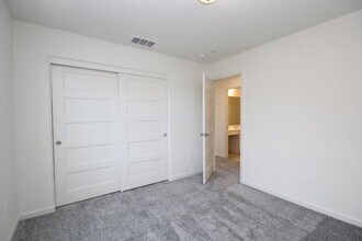 4806 Ocean Ln in Elk Grove, CA - Building Photo - Building Photo