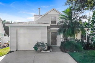 2447 Sagemont Dr in Brandon, FL - Building Photo