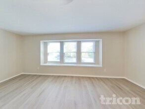 9101 Wagon Trail in Aubrey, TX - Foto de edificio - Building Photo