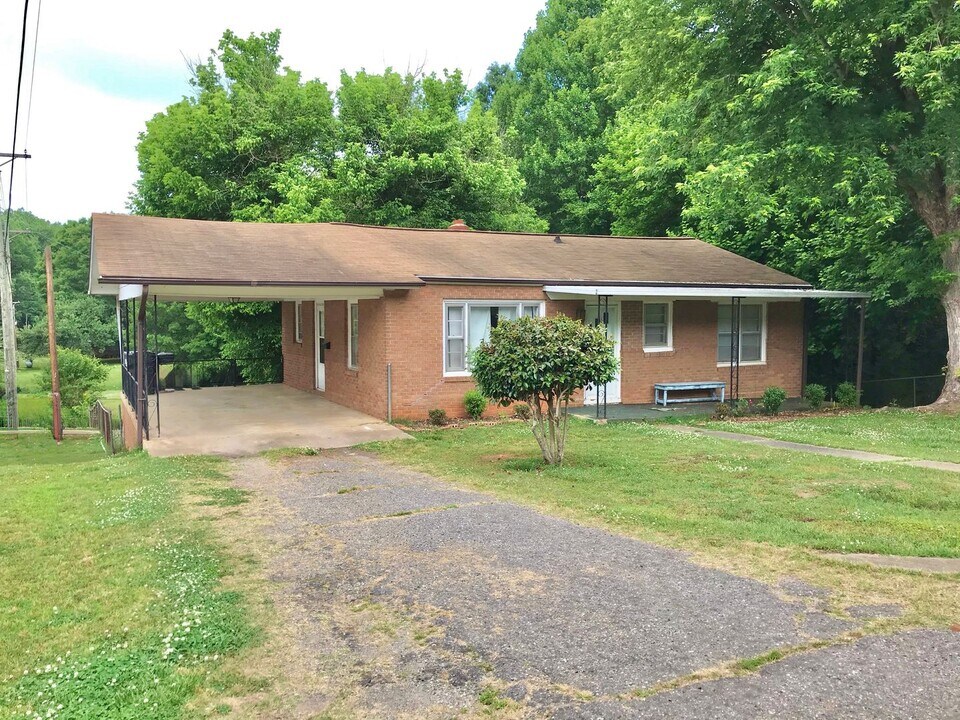 604 Glenview Dr in Statesville, NC - Building Photo