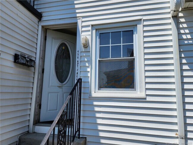 456 Main St-Unit -Right Rear #2 in East Hartford, CT - Building Photo - Building Photo