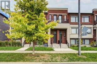 99 Crimson Forest Dr in Vaughan, ON - Building Photo